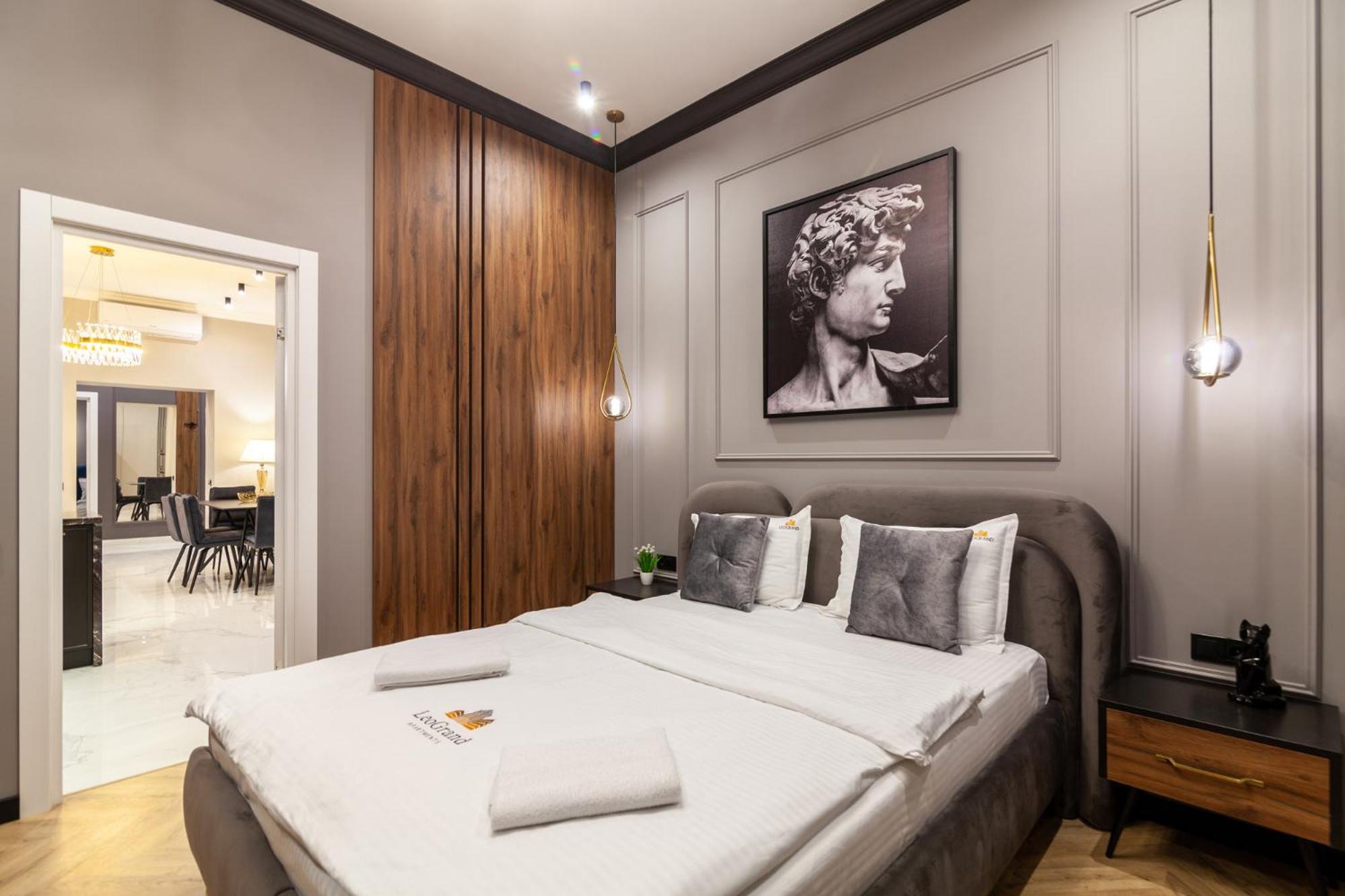 Leogrand Vip On Svobody Avenue 43 Appartement Lviv Buitenkant foto