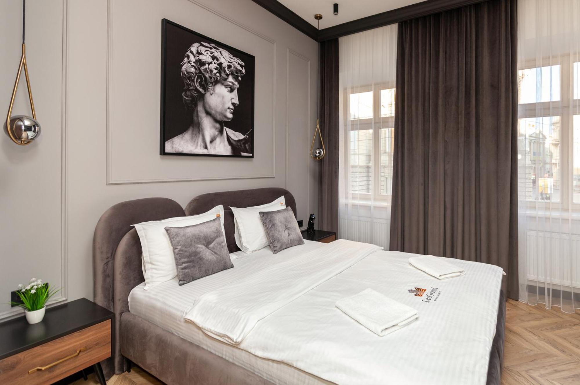 Leogrand Vip On Svobody Avenue 43 Appartement Lviv Buitenkant foto