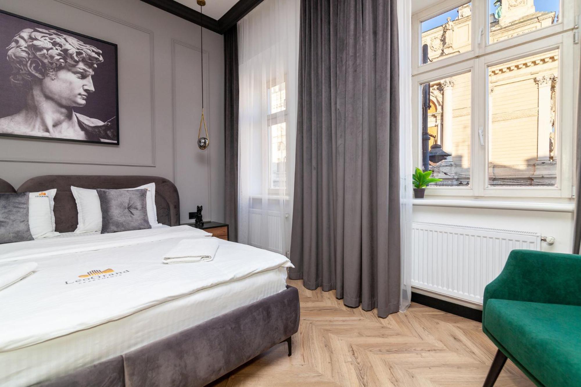 Leogrand Vip On Svobody Avenue 43 Appartement Lviv Buitenkant foto